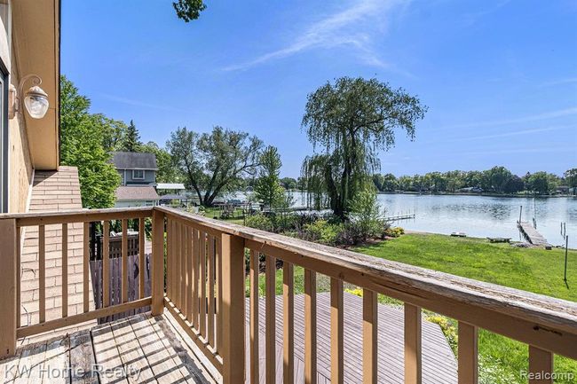 8863 Lakeview Drive, Home with 6 bedrooms, 3 bathrooms and null parking in White Lake Twp MI | Image 25