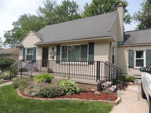 21801 Lakeland St, Saint Clair Shores, MI, 48081-3707 | Card Image