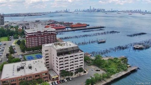 5g-10 Bay Street Lndg, Staten Island, NY, 10301-2532 | Card Image