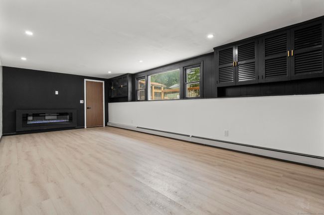 4 Hill Farm Rd, House other with 4 bedrooms, 3 bathrooms and 3 parking in Bloomfield CT | Image 15