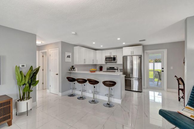 710 Se 3 Rd Ave, House other with 3 bedrooms, 2 bathrooms and null parking in Delray Beach FL | Image 4