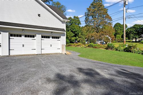 107 Leslie Rd, Newburgh, NY, 12550-1284 | Card Image