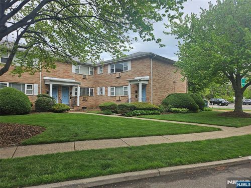 39-15 Dobrin Ct, Fair Lawn, NJ, 07410-4726 | Card Image