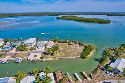 105 Bayshore Way, GOODLAND, FL, 34140 | Card Image