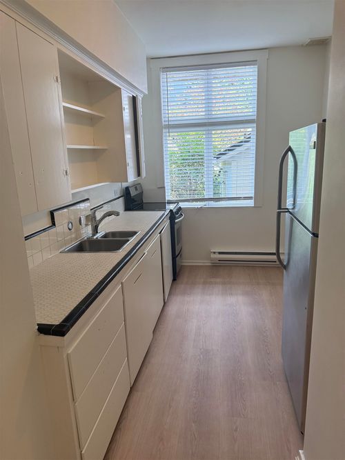 102-3371 Chesterfield Avenue, North Vancouver, BC, V7N3N2 | Card Image