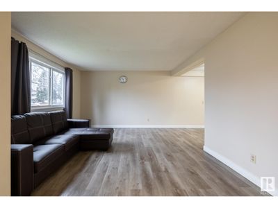 8439 29 Ave Nw, Townhouse with 3 bedrooms, 1 bathrooms and null parking in Edmonton AB | Image 3