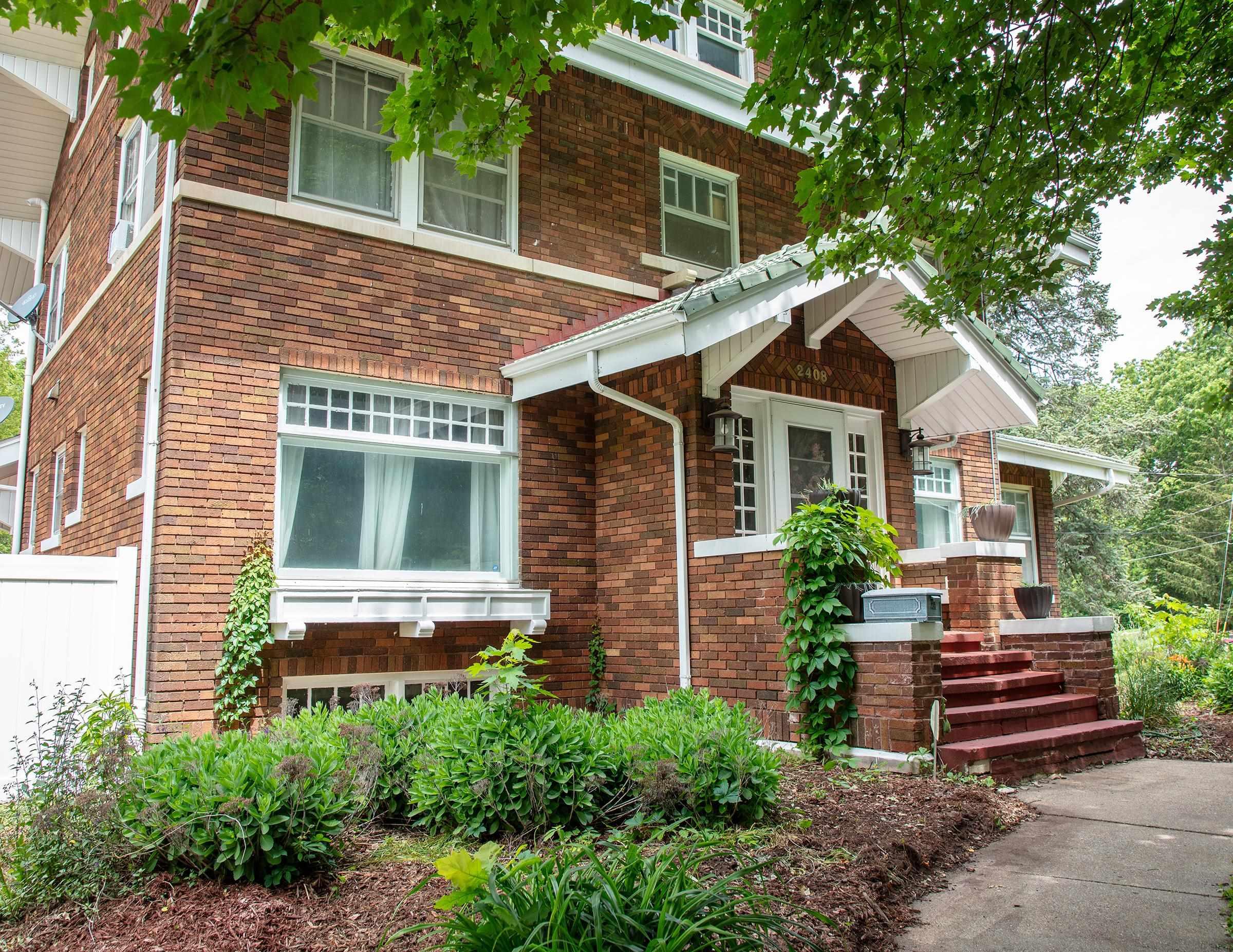 4th St, Waterloo, IA 50701
