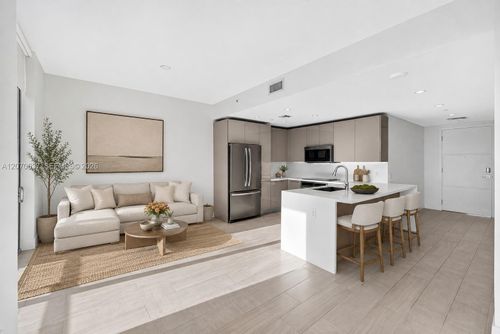 417-2000 Metropica Way, Sunrise, FL, 33323-3215 | Card Image