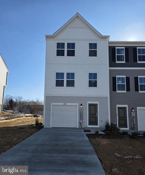 127 Kinkade Ct, MARTINSBURG, WV, 25403-1321 | Card Image