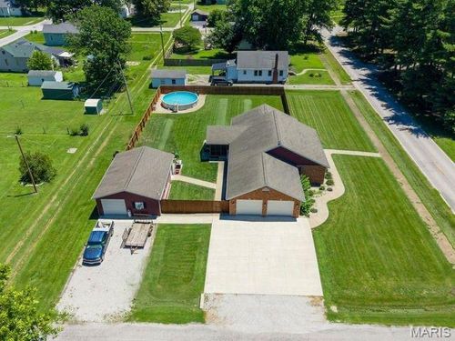 211 W Old Route 66 N, Mount Olive, IL, 62069-1561 | Card Image