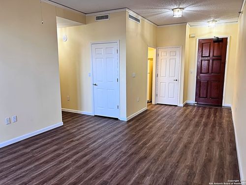 apt-205-1 Towers Park Ln, San Antonio, TX, 78209-6413 | Card Image