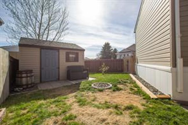 2300 13 St N, Home with 3 bedrooms, 2 bathrooms and 2 parking in Lethbridge AB | Image 24