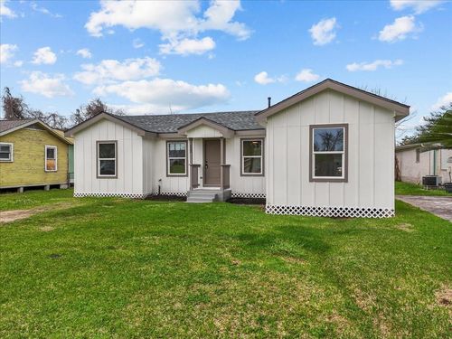 123 Lake Rd, La Marque, TX, 77568-4014 | Card Image