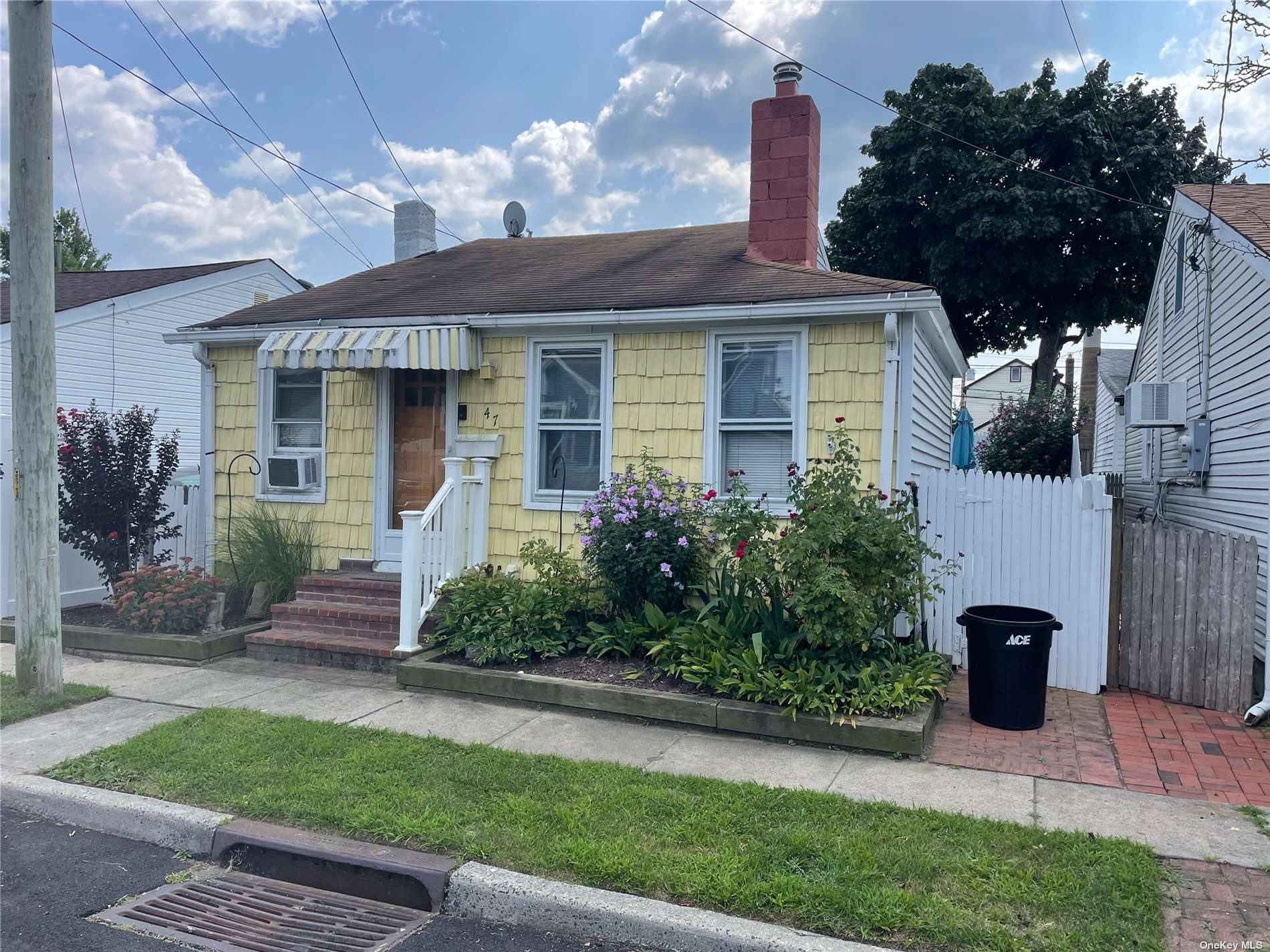 Lawrence St, East Rockaway, NY 11518
