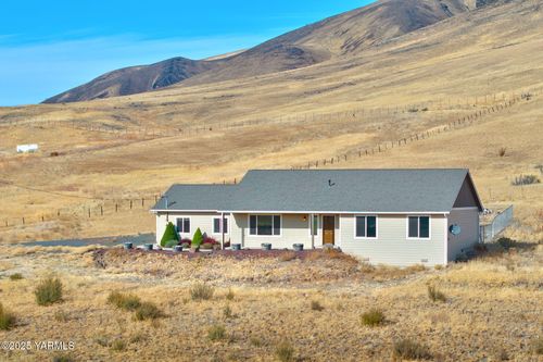 1101 Elk Ridge Ln, Selah, WA, 98942-9727 | Card Image