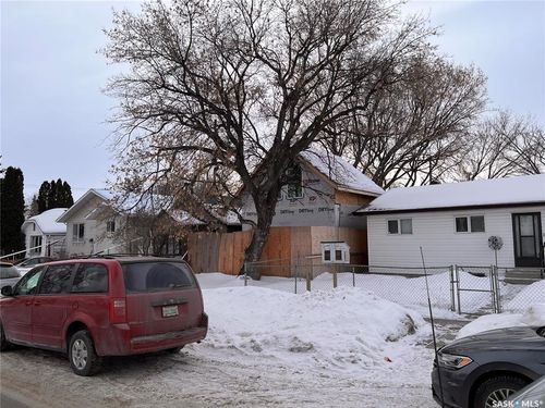 1913 20th St W, Saskatoon, SK, S7M1A3 | Card Image