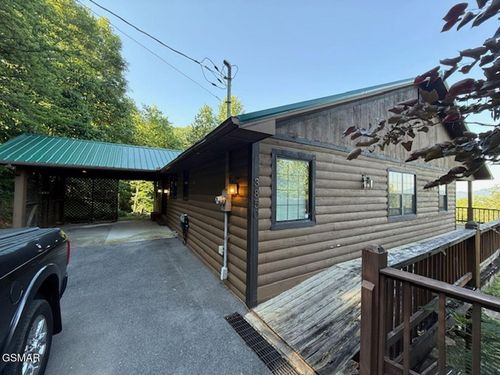 3850 Ravens Den Way, Pigeon Forge, TN, 37862-8558 | Card Image