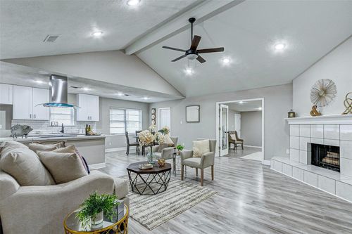 8707 Collingsdale Rd, La Porte, TX, 77571-3713 | Card Image