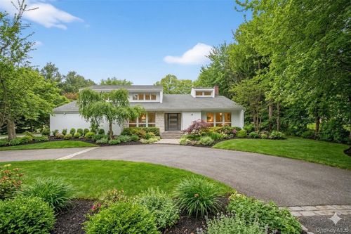 48 Westwood Ct, Woodbury, NY, 11797-2624 | Card Image