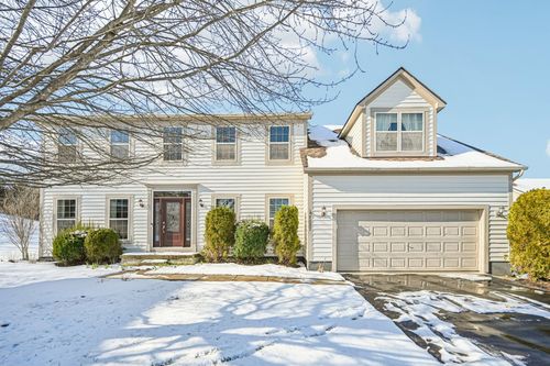 7587 Walnut Dr, Canal Winchester, OH, 43110-8182 | Card Image