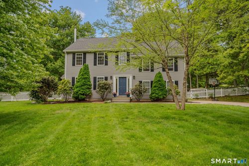 37 Stanton Ln, Pawcatuck, CT, 06379-1404 | Card Image