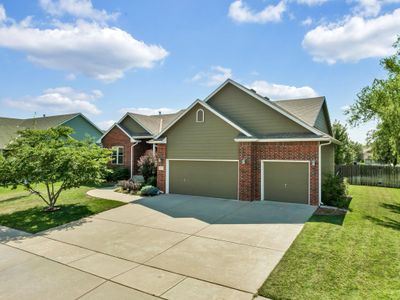 View of front facade with a front lawn | Image 1