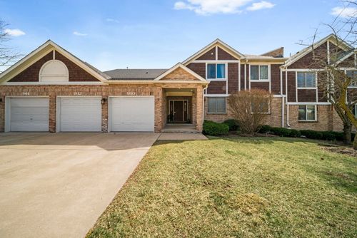 910-910 Thornwood Dr, St. Charles, IL, 60174-5018 | Card Image
