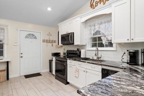 65 Pearl Ave, Holtsville, NY, 11742-1755 | Card Image