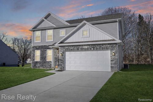 2027 Stillwater Dr, Davison, MI, 48423-2032 | Card Image