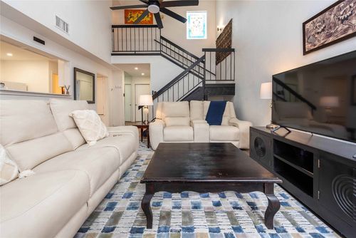 7215 Coronado Cir, Austin, TX, 78752-2008 | Card Image