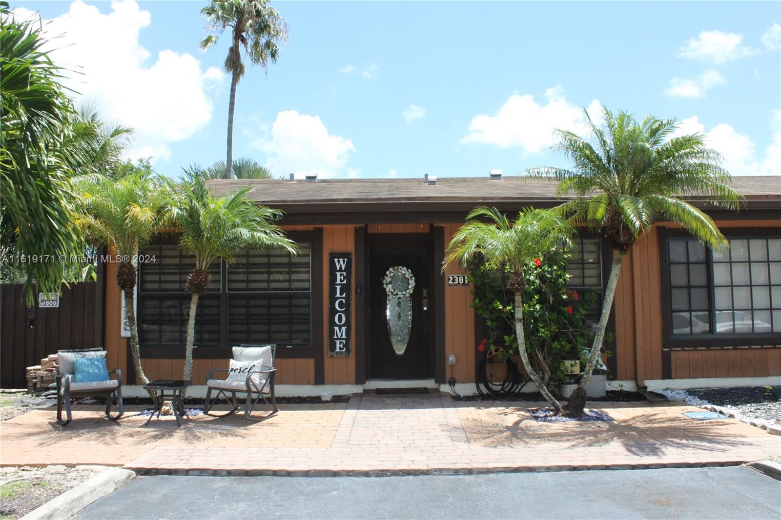Walnut Ct, Pembroke Pines, FL 33026