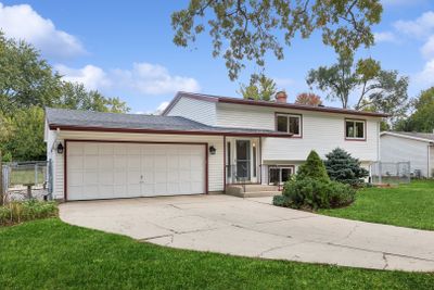 2807 Sun Valley Drive, House other with 4 bedrooms, 2 bathrooms and 2 parking in Cary IL | Image 1