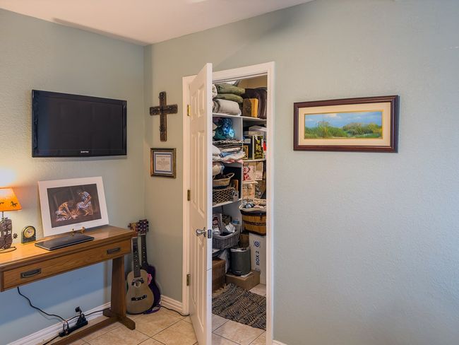 702 E Schubert St, House other with 3 bedrooms, 3 bathrooms and 2 parking in Fredericksburg TX | Image 15
