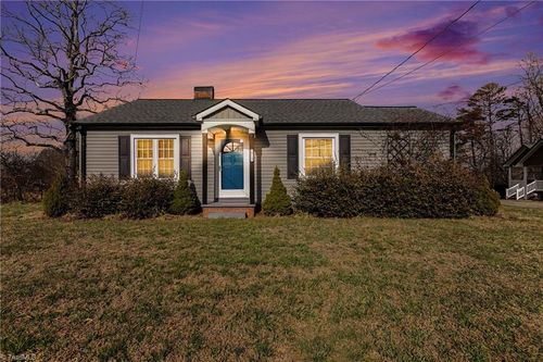 4713 Kernersville Rd, Kernersville, NC, 27284-8112 | Card Image