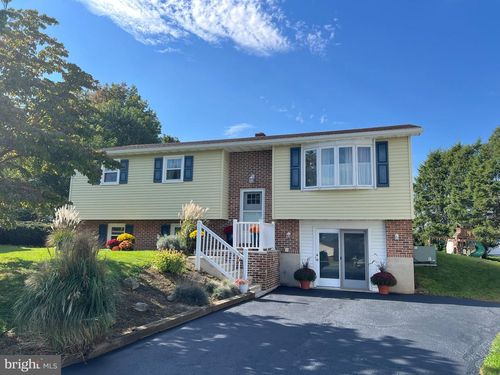 418 Good Ave, WOMELSDORF, PA, 19567-1104 | Card Image