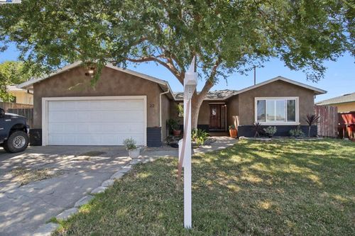 22 Orinda Cir, Pittsburg, CA, 94565-4833 | Card Image