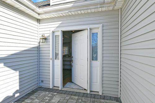 38 Esmond Ave, Melville, NY, 11747-4284 | Card Image
