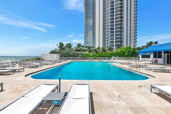 440 - 19201 Collins Ave, Condo with 0 bedrooms, 1 bathrooms and null parking in Sunny Isles Beach FL | Image 16