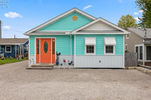 230 N Sackett Road, Marblehead, OH, 43440 | Card Image