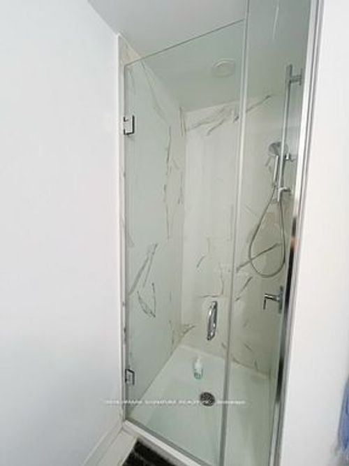 n735-7 Golden Lion Hts, Toronto, ON, M2M0C1 | Card Image