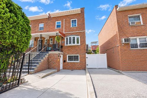 3035 Yates Ave, Bronx, NY, 10469-5119 | Card Image