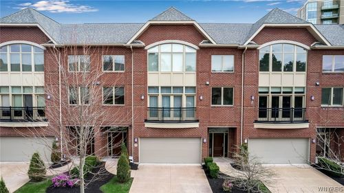 37 Ojibwa Cir, Buffalo, NY, 14202-4346 | Card Image