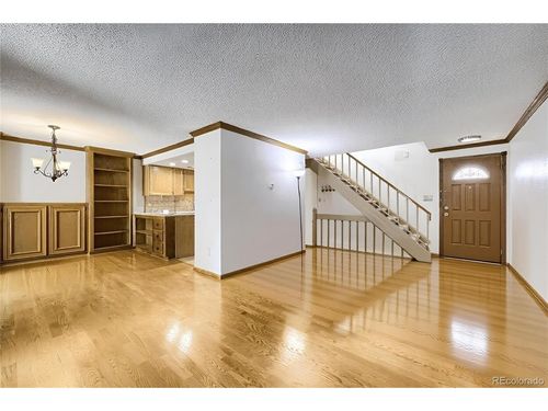 3055 S Macon Cir, Aurora, CO, 80014-3056 | Card Image