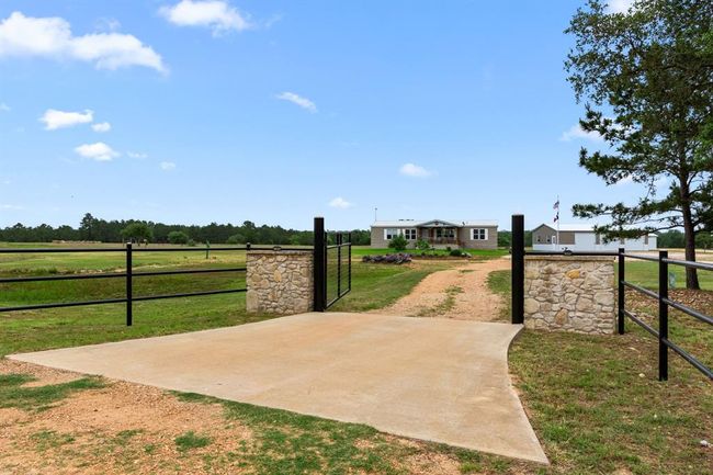 1411 Vogelsang Rd, Home with 3 bedrooms, 2 bathrooms and 3 parking in Columbus TX | Image 33