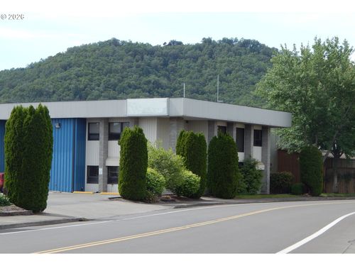 4-2250 Nw Aviation Dr, Roseburg, OR, 97470-1905 | Card Image
