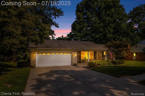 16042 Alpine Dr, Livonia, MI, 48154-2542 | Card Image