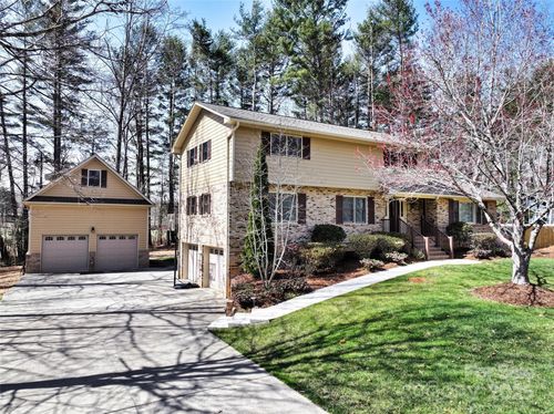 27 Tree Top Dr, Arden, NC, 28704-3040 | Card Image