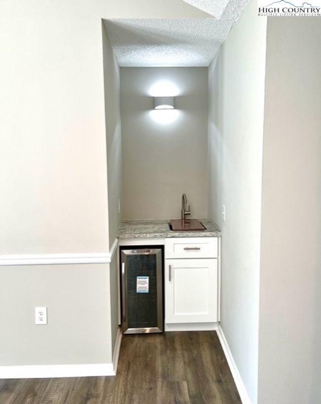 101 - 30 Village Rd, Townhouse with 2 bedrooms, 2 bathrooms and null parking in Roaring Gap NC | Image 7