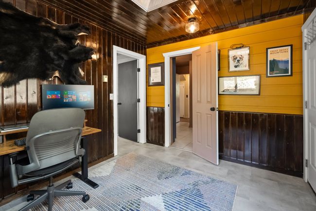 Office area with wooden walls and wooden ceiling | Image 24