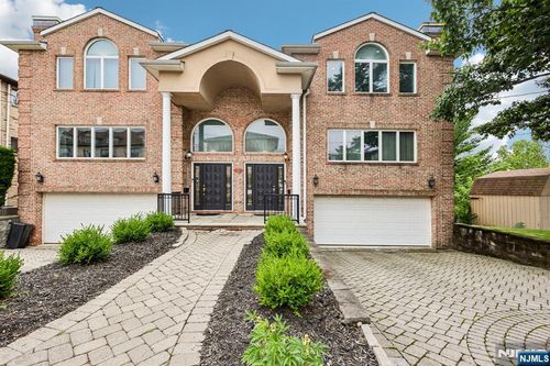 312B 13th St, Palisades Park, NJ, 07650-4077 | Card Image
